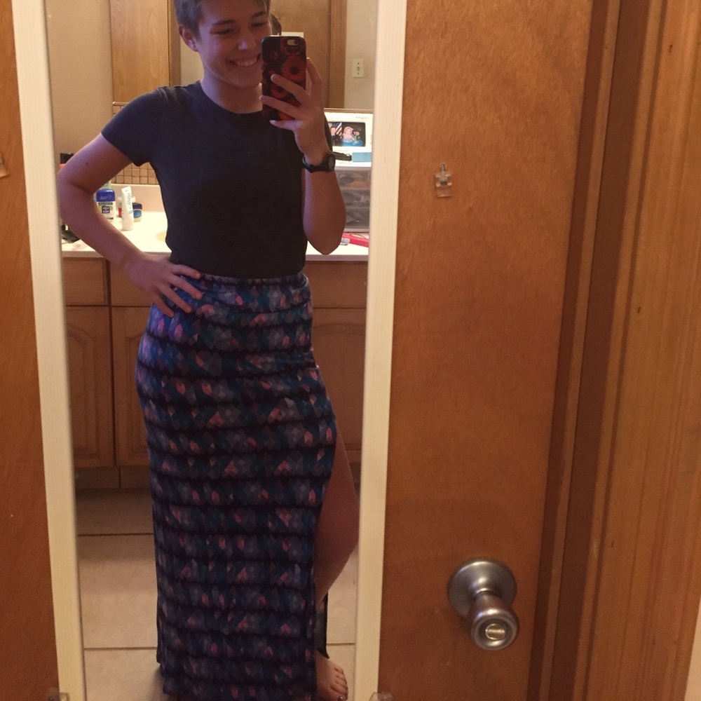 Long patterned skirt - Picture 3 of 3